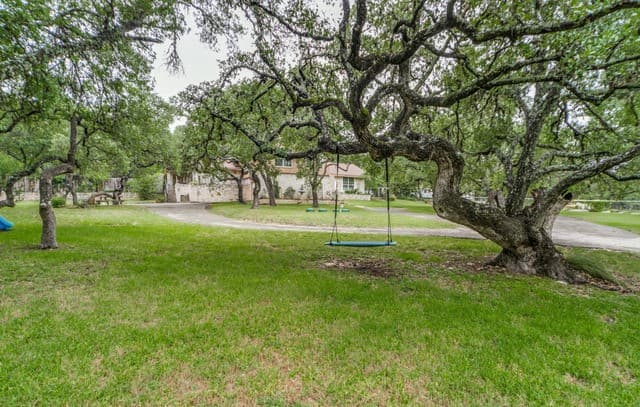 5-bedroom rental at 9106 Saddle Trl in San Antonio TX