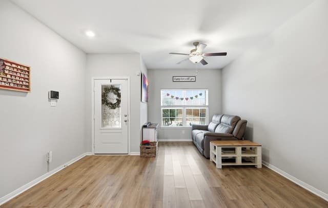 5-bedroom rental at 9142 Canvas Run in Converse, TX — photo 4