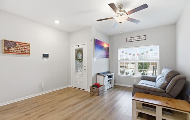 5-bedroom rental at 9142 Canvas Run in Converse, TX — photo 5