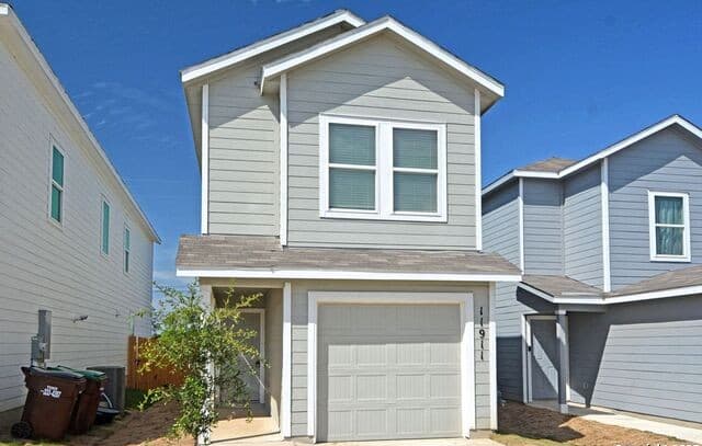 3-bedroom rental at 11911 Floral Blossom in Converse, TX — photo 1