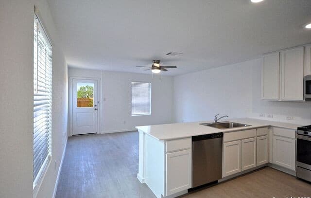 3-bedroom rental at 11911 Floral Blossom in Converse, TX — photo 3
