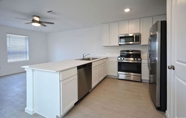3-bedroom rental at 11911 Floral Blossom in Converse, TX — photo 4