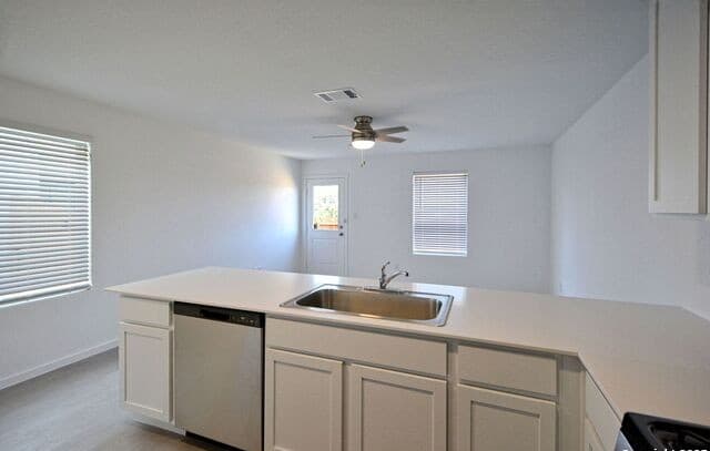 3-bedroom rental at 11911 Floral Blossom in Converse, TX — photo 5