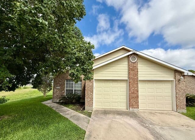 3-bedroom rental at 5603 Lakebend West Dr Unit A in San Antonio TX