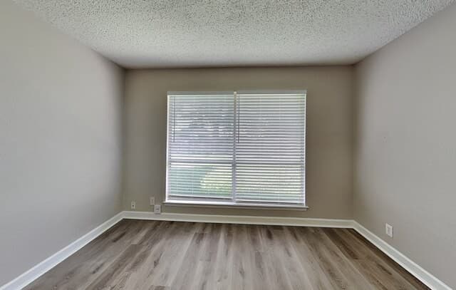 4-bedroom rental at 7326 Glen Trl in San Antonio, TX — photo 2