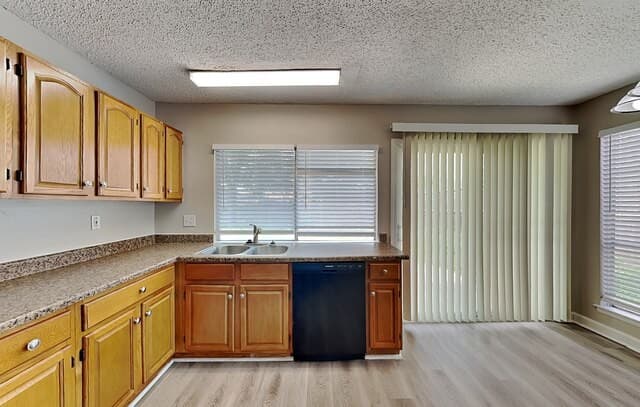 4-bedroom rental at 7326 Glen Trl in San Antonio, TX — photo 4