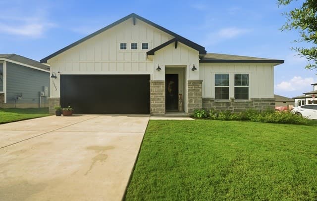 4-bedroom rental at 15592 Jake Xing in San Antonio TX