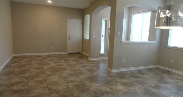 5-bedroom rental at 23410 Woodlawn Rdg in San Antonio TX