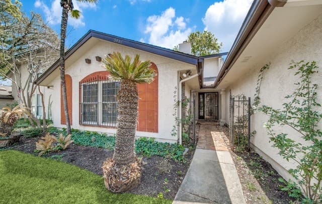 3-bedroom rental at 5866 Royal Rdg in San Antonio TX