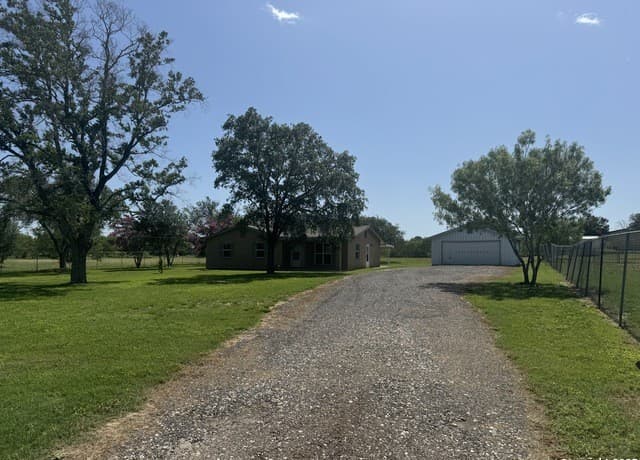 3-bedroom rental at 74 Mccoy Ln in Lytle, TX — photo 1