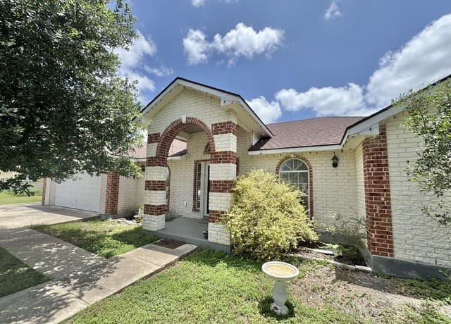 3-bedroom rental at 14410 Mangold Way in Atascosa TX