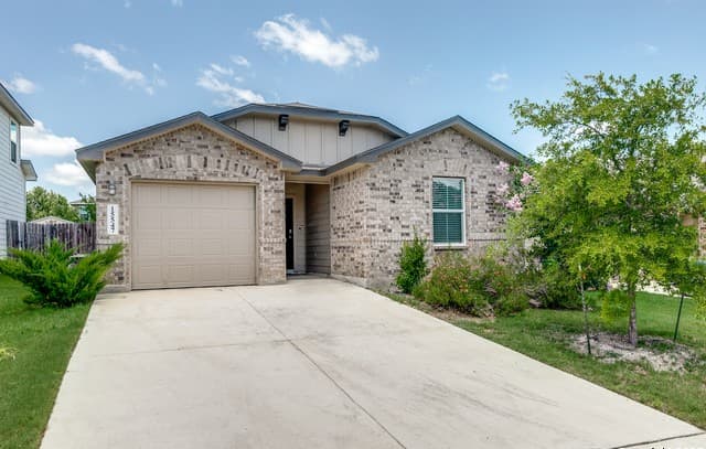 3-bedroom rental at 15547 Crimson Topaz in San Antonio TX