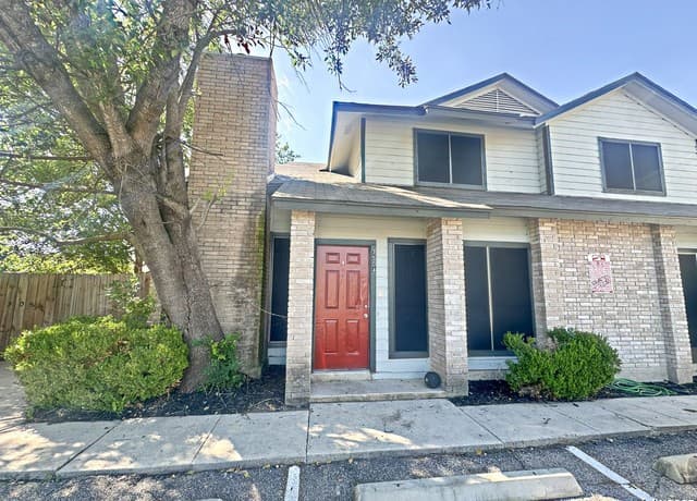 rental at 7502 Oak Chase Unit 7504 in San Antonio TX