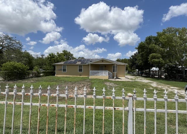 rental at 1243 Gillette Blvd in San Antonio TX