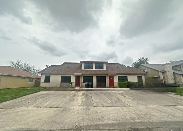 rental at 7550 Oak Chase Unit 3 in San Antonio TX