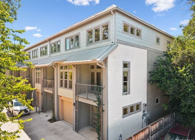 rental at 135 Cedar Street Unit 105 in San Antonio TX