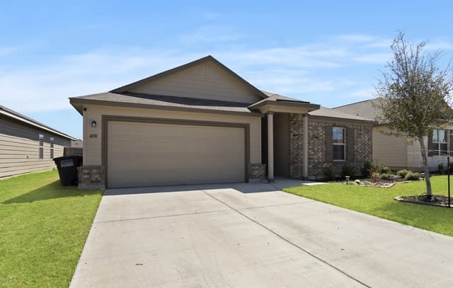 rental at 6830 Diamond in San Antonio TX