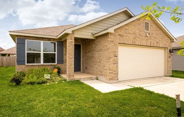 rental at 3619 Storm Moon in Converse TX