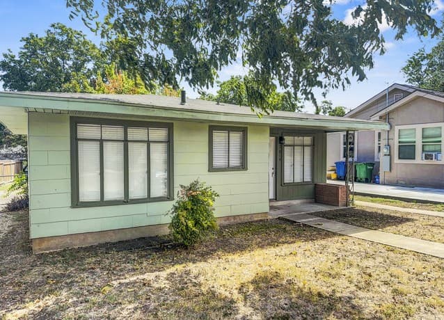 rental at 2016 W Olmos Dr in San Antonio TX