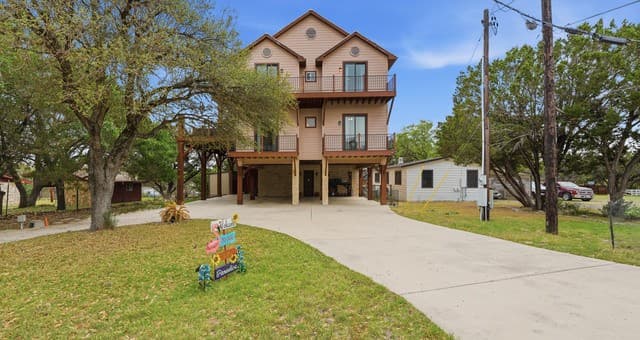 rental at 628 Country in Canyon Lake TX