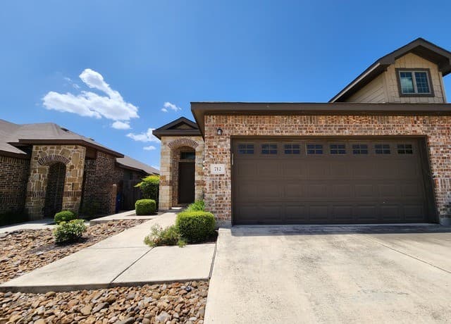 rental at 712 Creekside Cir in New Braunfels TX