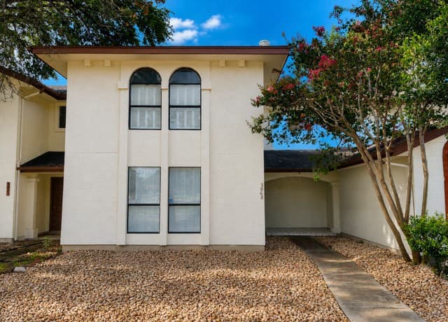 rental at 5868 Royal Ridge Dr in San Antonio TX