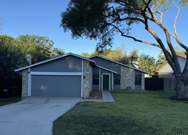 rental at 13939 S Village Dr in San Antonio TX