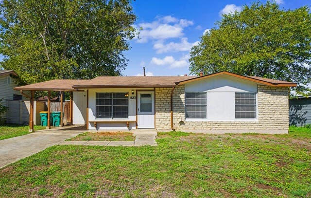 rental at 823 Straight Ln in Universal City TX
