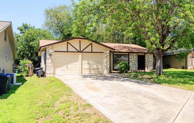 rental at 14110 Clover Hill in San Antonio TX
