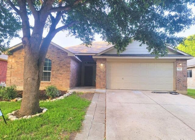rental at 12610 Course View Dr in San Antonio TX