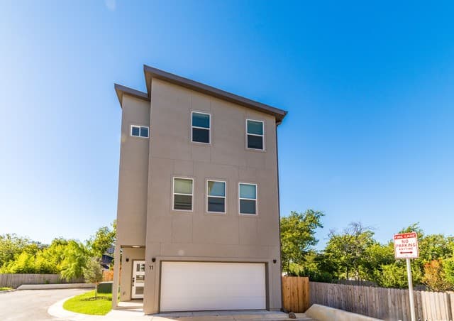 rental at 1618 W Lawndale Dr Unit 11 in San Antonio TX