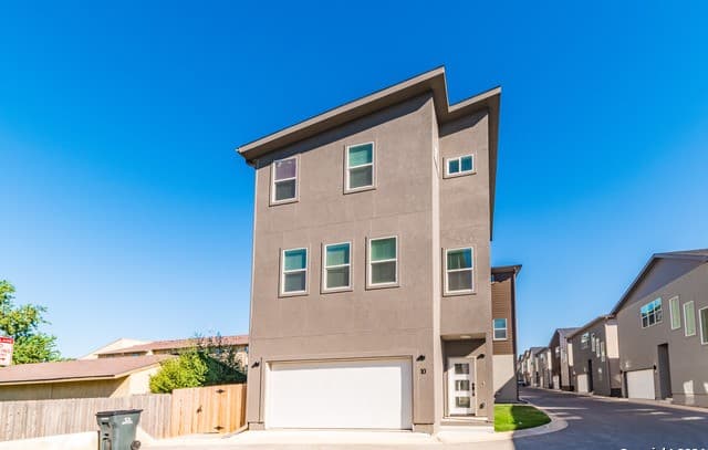 rental at 1618 W Lawndale Dr Unit 10 in San Antonio TX