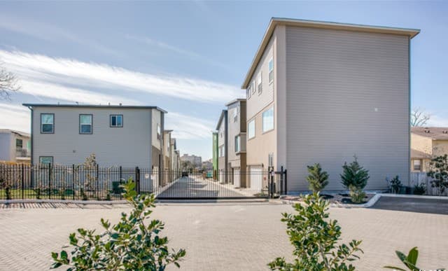 rental at 1618 W Lawndale Dr Unit 8 in San Antonio TX