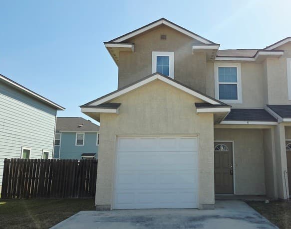 rental at 16906 Dancing Ava Unit 4 in Selma TX