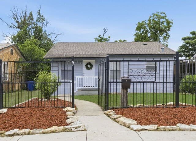 rental at 2014 Hays St in San Antonio TX