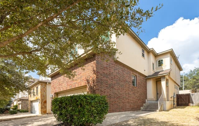 rental at 1323 Nicholas Mnr in San Antonio TX