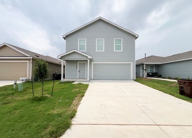 rental at 736 Bullsnake Trl in New Braunfels TX