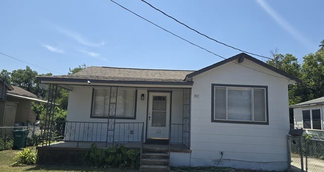 rental at 302 W Southcross in San Antonio TX