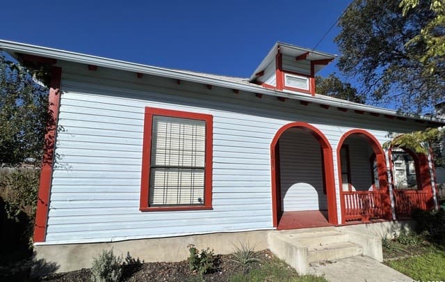 rental at 1011 Dawson St in San Antonio TX