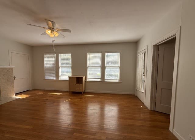 rental at 6713 Broadway in San Antonio TX