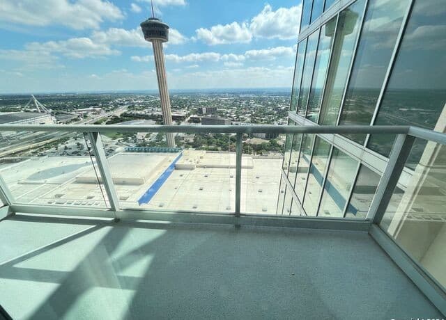 rental at 610 E Market St Unit 3109 in San Antonio TX
