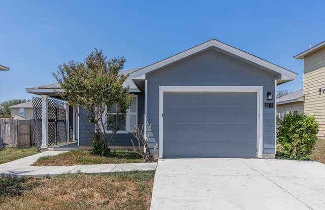 rental at 2319 Salmon Crk in Converse TX