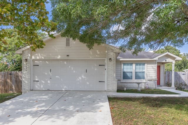 rental at 2054 Dragon Trl in New Braunfels TX