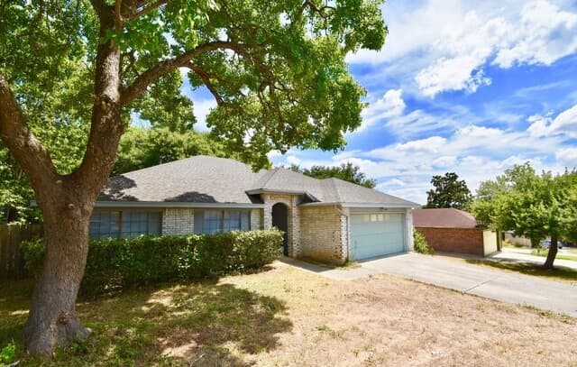 rental at 11304 Forest Gleam in Live Oak TX