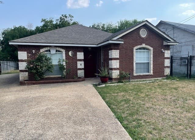 rental at 210 Muskogee St in San Antonio TX