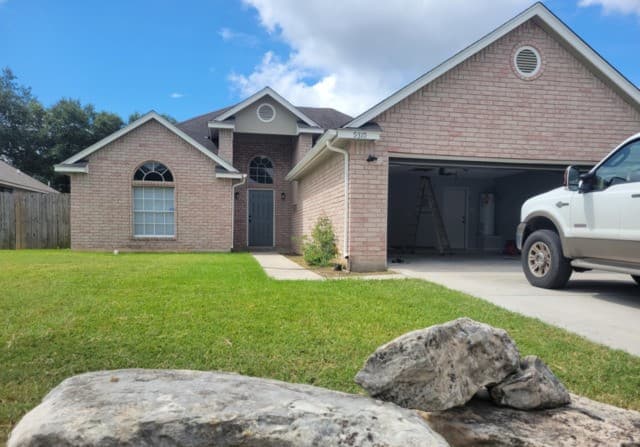 rental at 9310 Bowen Dr in San Antonio TX