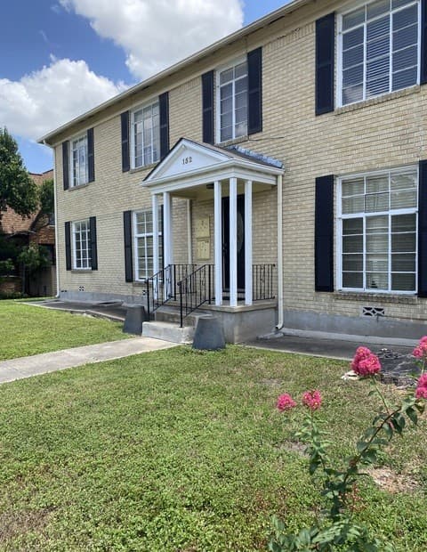 rental at 152 Terrell Rd Unit 3 in Alamo Heights TX