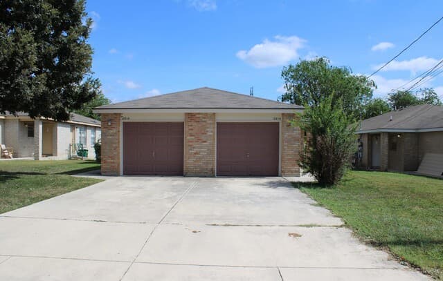 rental at 12214 Maverick Bluff St in San Antonio TX