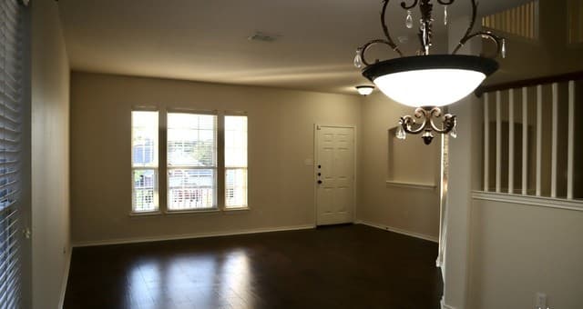 rental at 134 Red Hawk Rdg in San Antonio TX