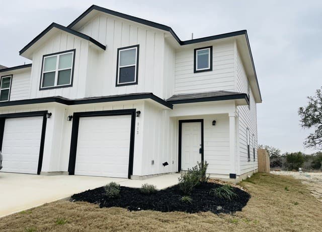 rental at 813 Ryan Xing in San Antonio TX